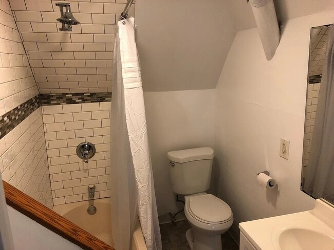 Photo - 1741 N Farwell Ave Unit 3rd floor