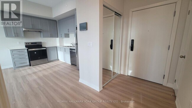 Photo - 13042 Yonge St