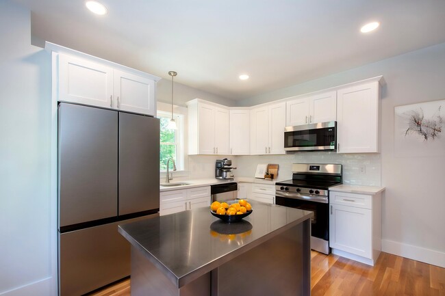 Photo - 215 Gardner St