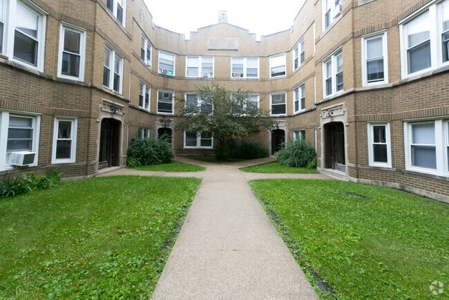 Building Photo - 4828 W Addison St Rental