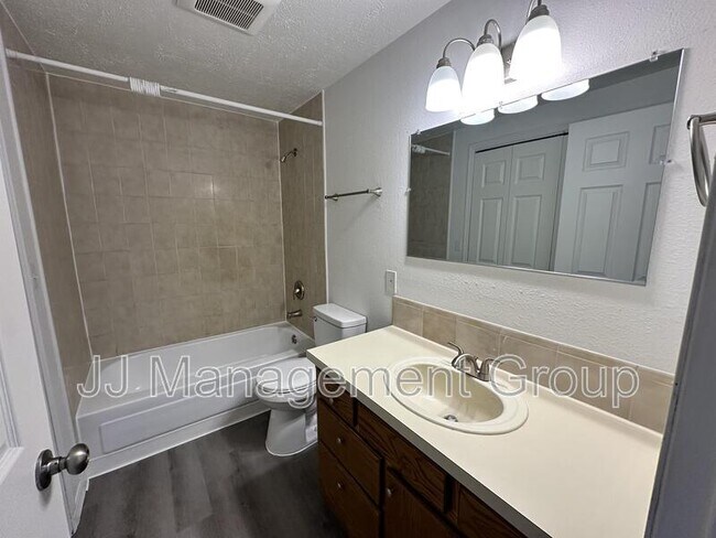 Photo - 1219 2nd St Unit Webster Apartments
