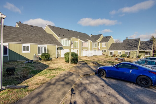 Photo - Amazing and spacious 3/2.5 Hermitage Townh...