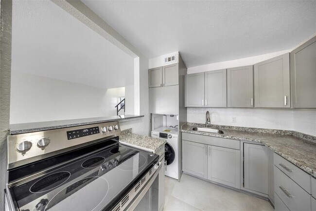 Photo - 20 NW 7th Ave