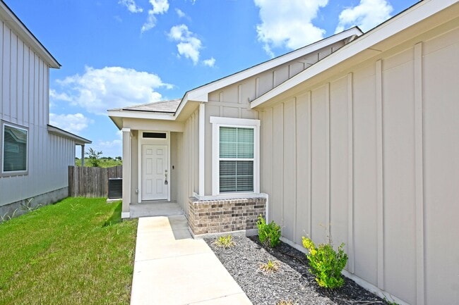 Photo - 2943 Angelou St