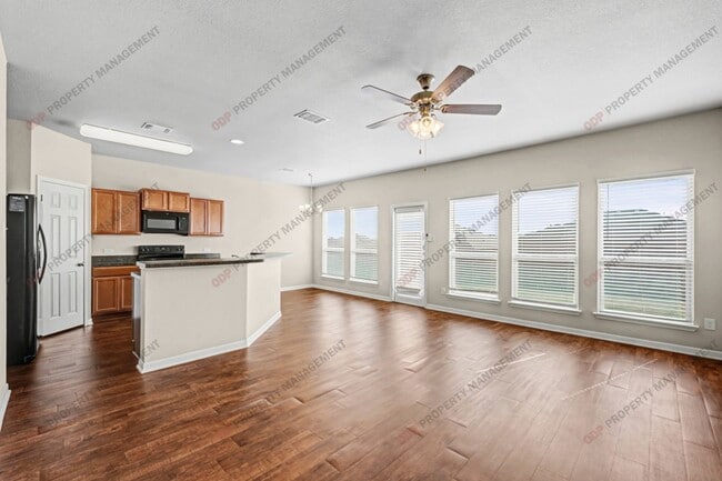 Photo - 2325 Vicksburg Ln