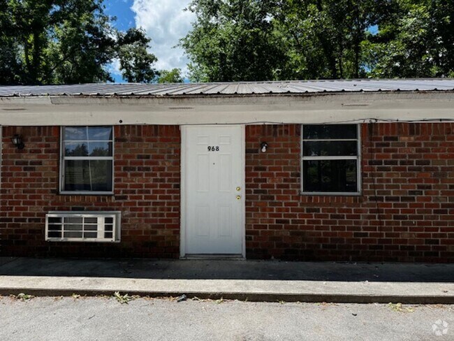 Building Photo - 1 Bed 1 Bath Apartment with Water and Tras...