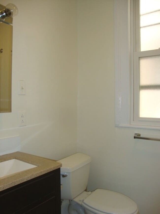 Photo - 133 Edgewood Ave Unidad 1