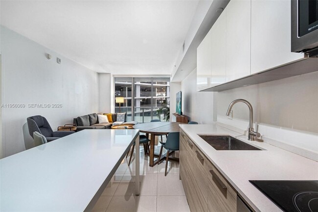 Photo - 1300 Brickell Bay Dr Unidad 700