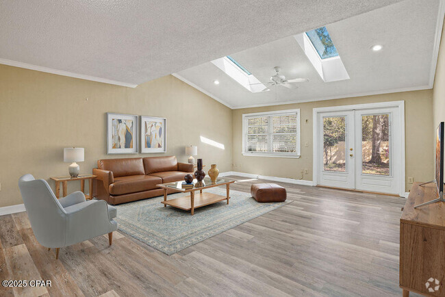 Building Photo - 1025 W 19th St Unit 2A Rental
