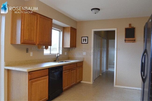 Photo - 931 W Martin Rd