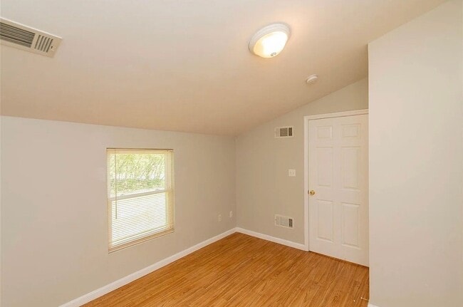 Photo - 797 Forest Glen Rd