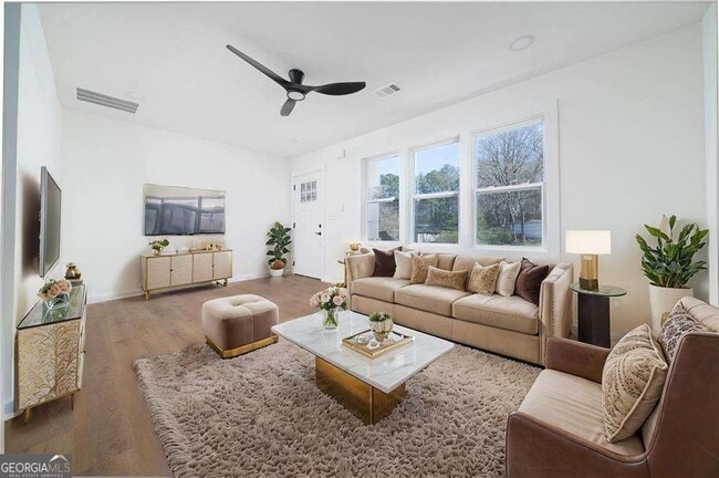 Photo - 2215 Gordon Cir