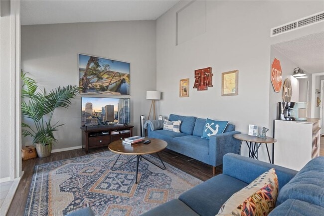 111 Comanche Dr