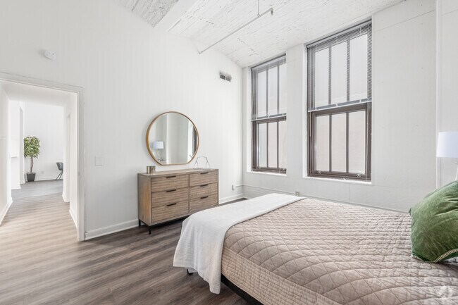 2BR, 2BA - 889SF - Primary Bedroom