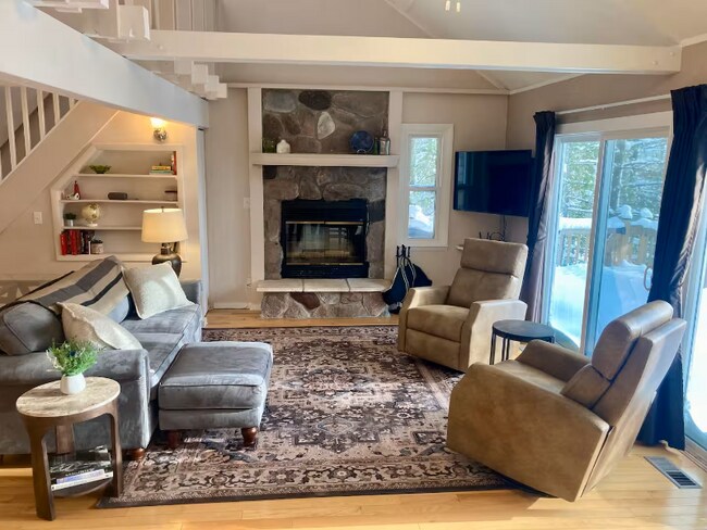 Photo - 542 Island View Dr