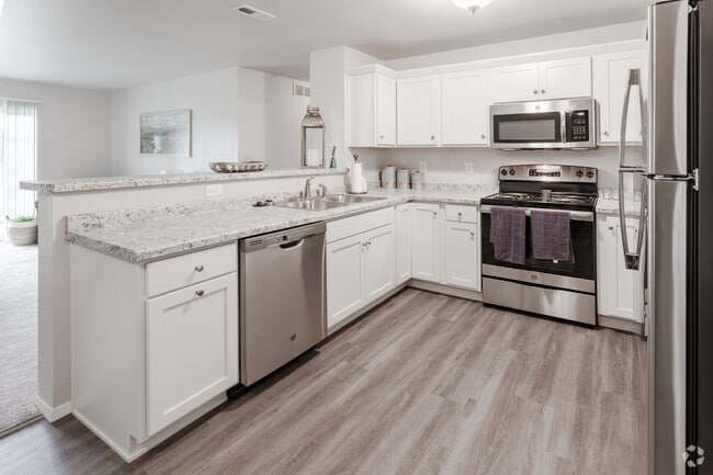 2BR, 2BA - 1060 SF