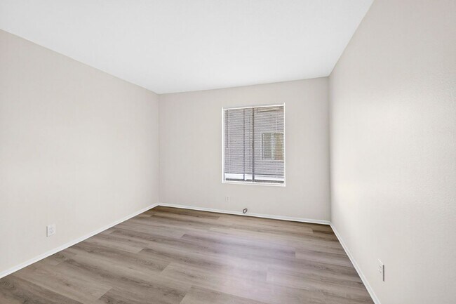 Photo - 2324 Lillyvale Ave Unit 143