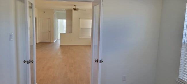 Building Photo - 619 Silver Pear Ct