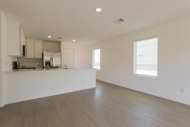 Photo - 613 Craven St