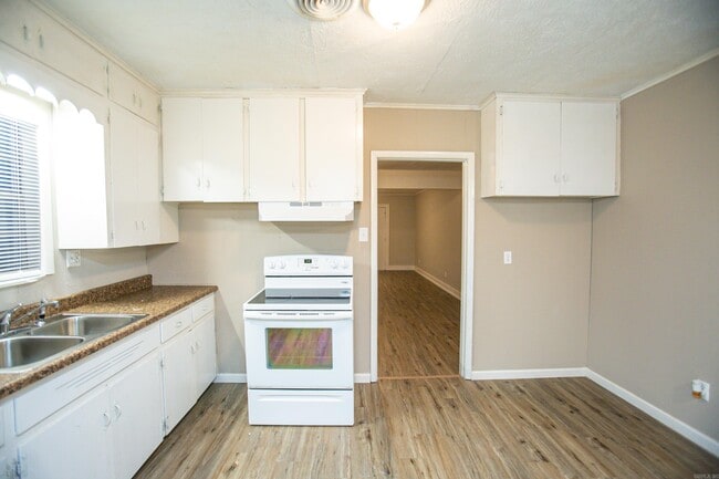 Photo - 4800 Rogers St