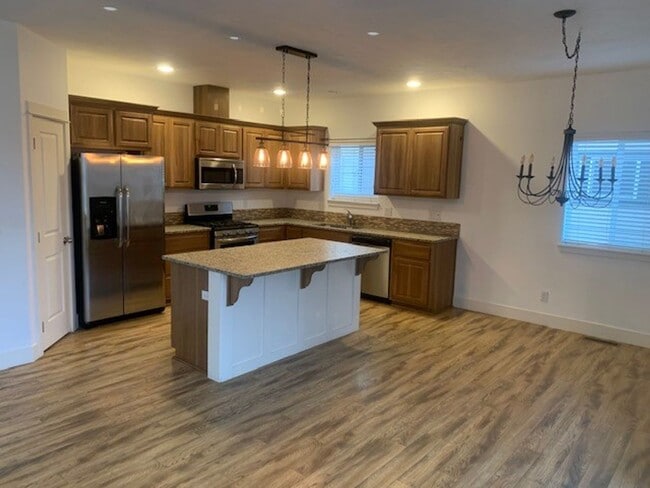 Photo - 4 Bed/2.5 Bath Single Family Home in SE Bend