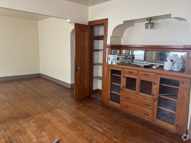 Building Photo - 5430 W Burnham St Rental