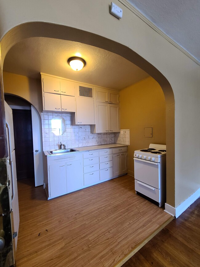 Building Photo - The Dresden Rental