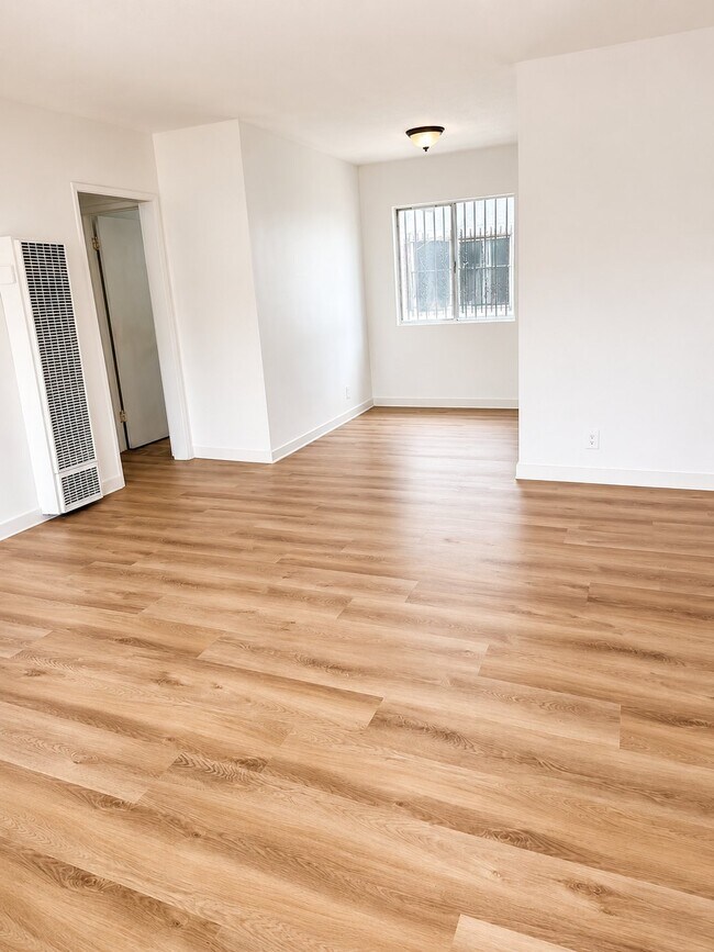 901 W 76th St Unit 1