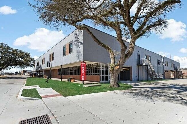 Building Photo - 612 W Texas Ave Unit 222 Rental