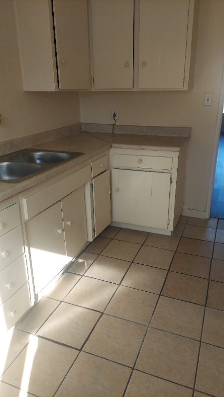 Photo - 10214 Woodworth Ave Unidad 6