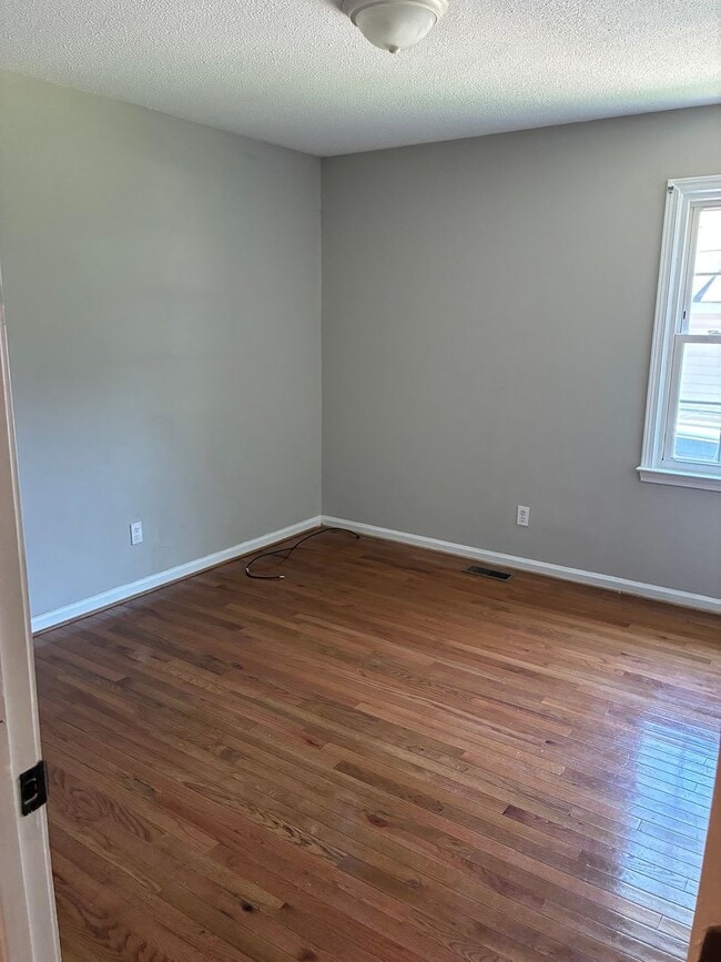 Photo - 609 Dunbar St