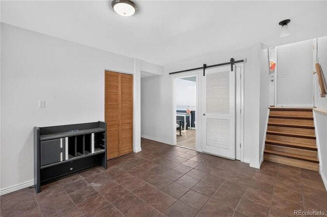 Photo - 361 Dakin St