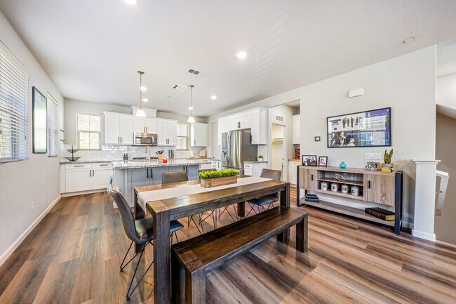 Photo - 14125 Oak Ln