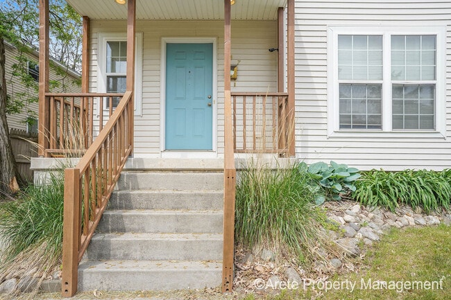 Photo - 147 National Ave SW