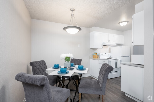 2BD, 1BA - 796-812SF