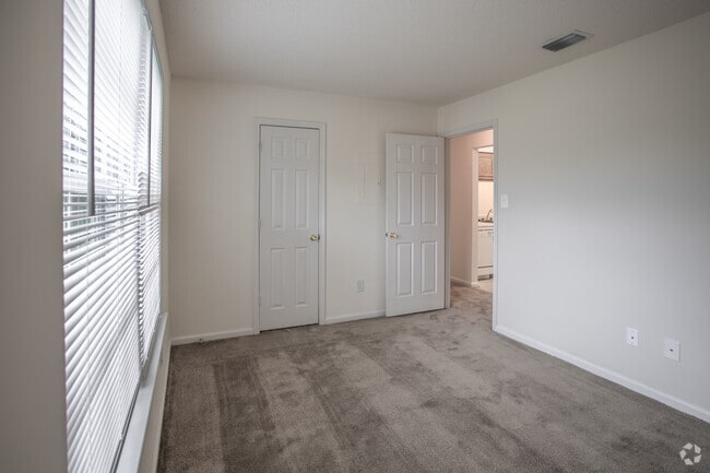 1BR,1BA,-670SF