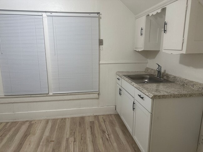 Photo - 11th Street Duplex Unidad upstairs