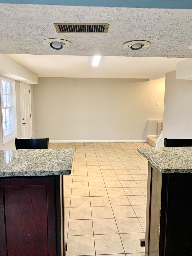 Building Photo - 1868 Stonebrook Way Unit 2 bd basement apartment