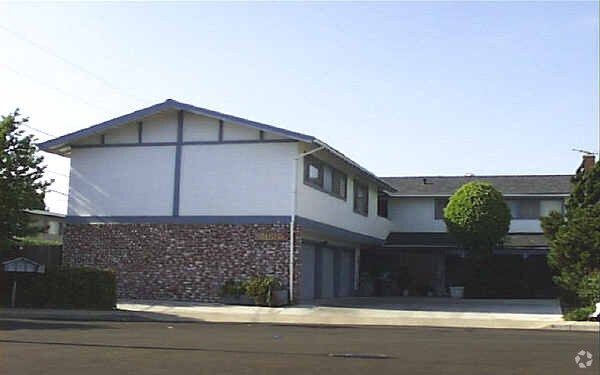 Photo - 2025 Laurie Ln