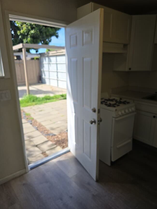 Photo - 715 E Roseburg Ave