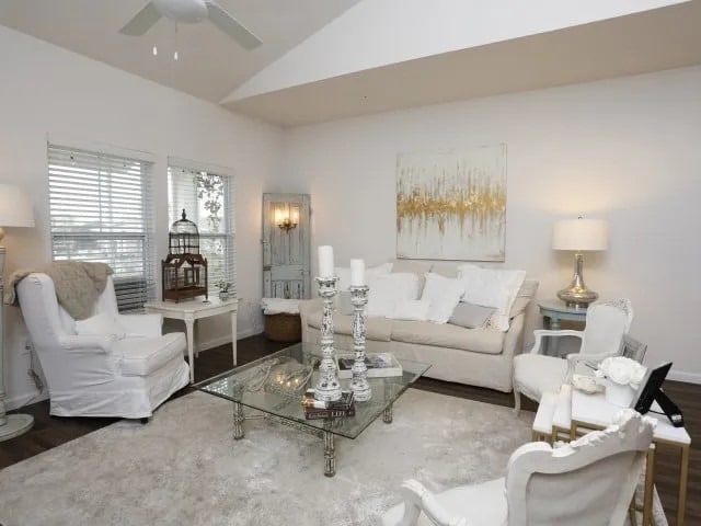 Living Room, 2 Bedroom