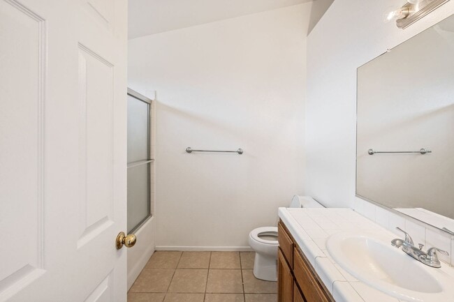 Photo - Great Open Floor Plan 3 Bedroom & 2 Bath