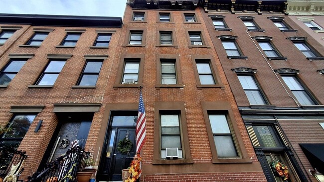 Building Photo - 330 Hudson St