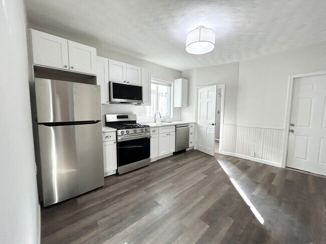 Building Photo - 153 E Cottage St Unit 1 Rental