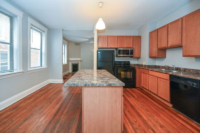 Building Photo - 2342 Chickasaw St Unit 1