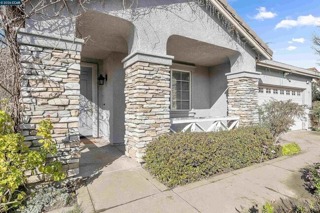 Building Photo - 350 Caroni St