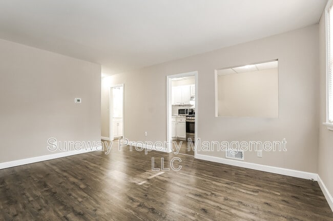 Photo - 915 W Browning Rd