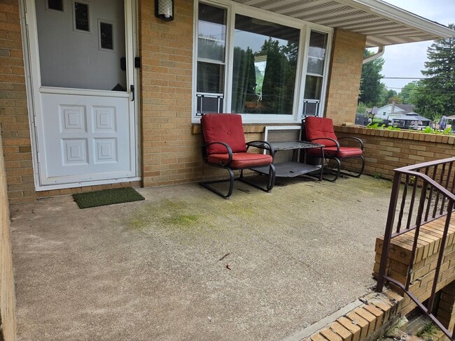 Photo - 215 E Elizabeth Ave
