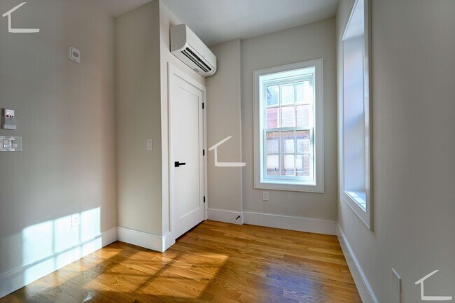 Photo - 2 Winchester St