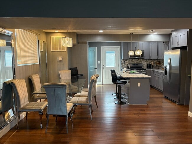 Photo - 5033 E Capitol St SE